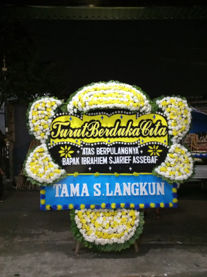 Papan Bunga Duka di Beber